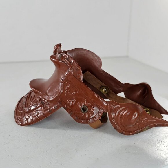 Breyer Western Horse Brown Plastic Saddle w/ Vinyl Cinch Snap Saddle ONLY - Picture 4 of 8
